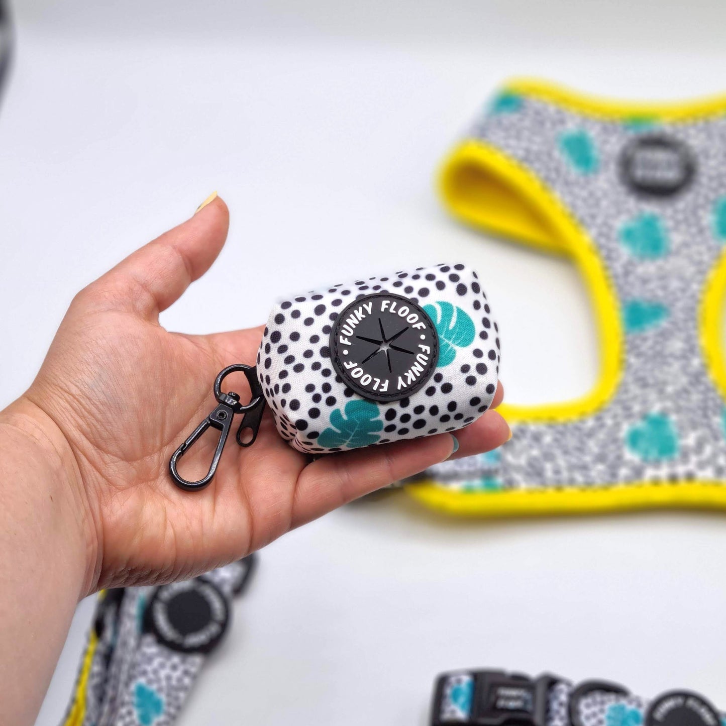 Club Tropicana - Poo Bag Holder